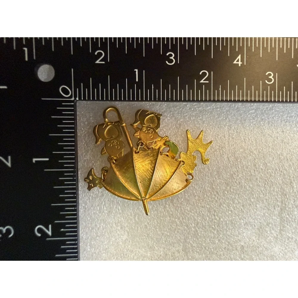 Vintage Raining Cats and Dogs Umbrella Brooch Gold Tone Moving Dangle Charm Pin